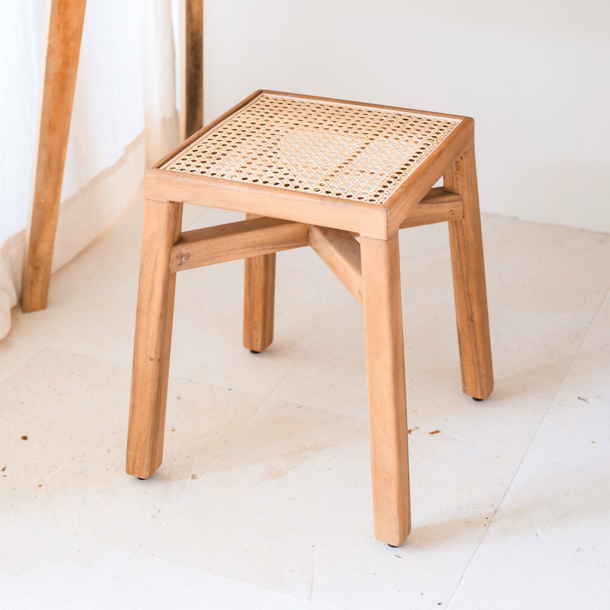 SUBANG Wooden Stool – Handmade Square Stool with Rattan - CozyVibe.eu